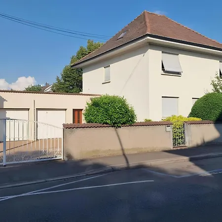 Steps From Basel And Train Spacious 120 M2 In Louis With Terrace And Garden סאן לואיס